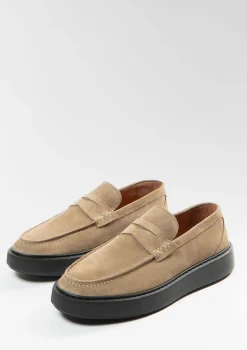 Beige Suede Penny Loafers Met Zwarte Zool^Sacha Fashion