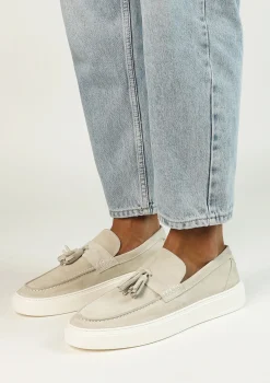Lichtgrijze Suede Loafers Met Kwastjes^Sacha Best
